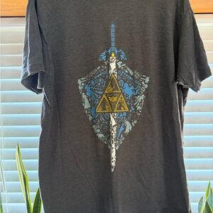Legend of Zelda Triforce Sword Graphic Tee Size Large Nintendo Gaming Tultex